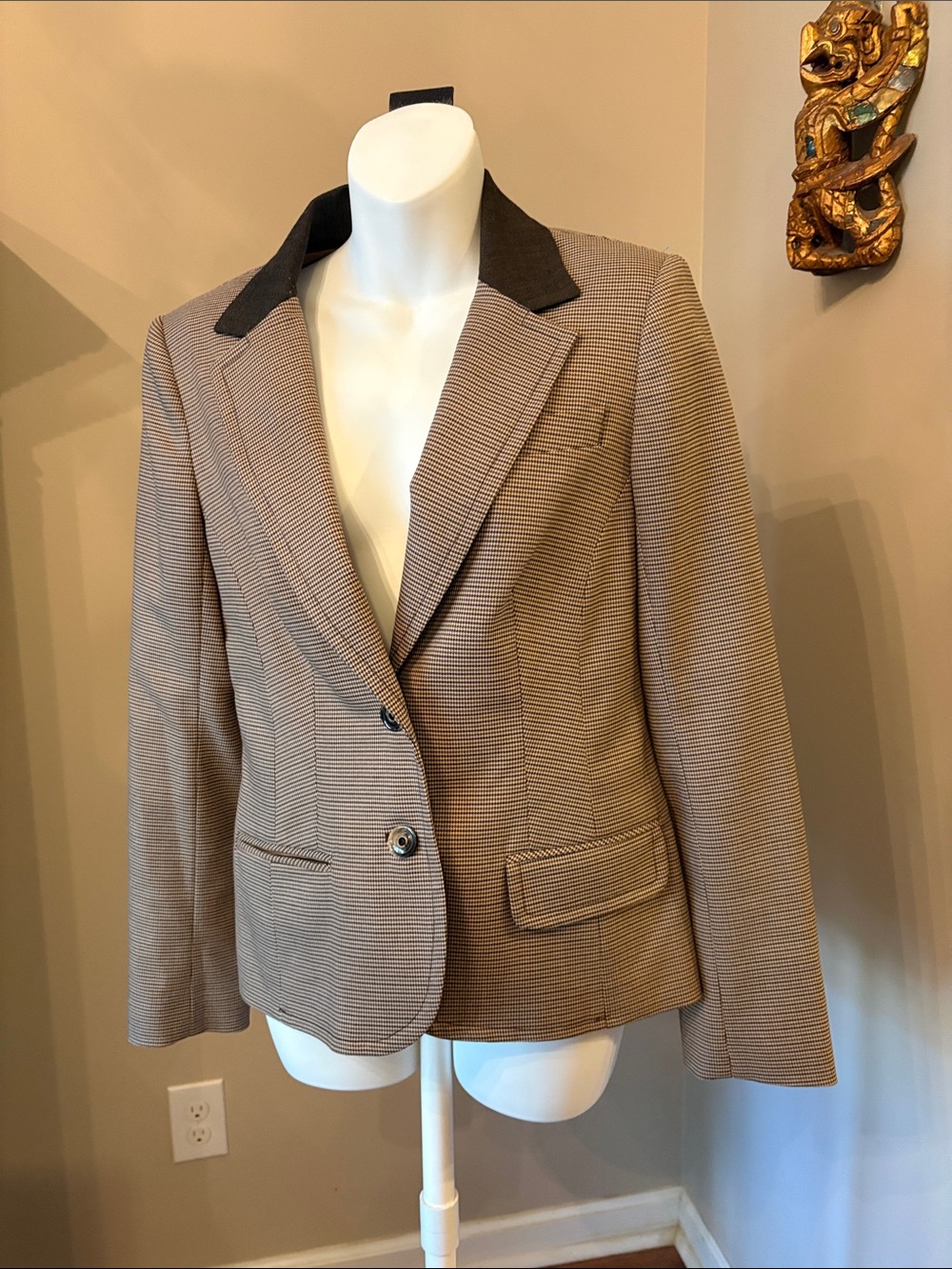 Trina Turk Classic Houndstooth look Blazer with Contrast Collar